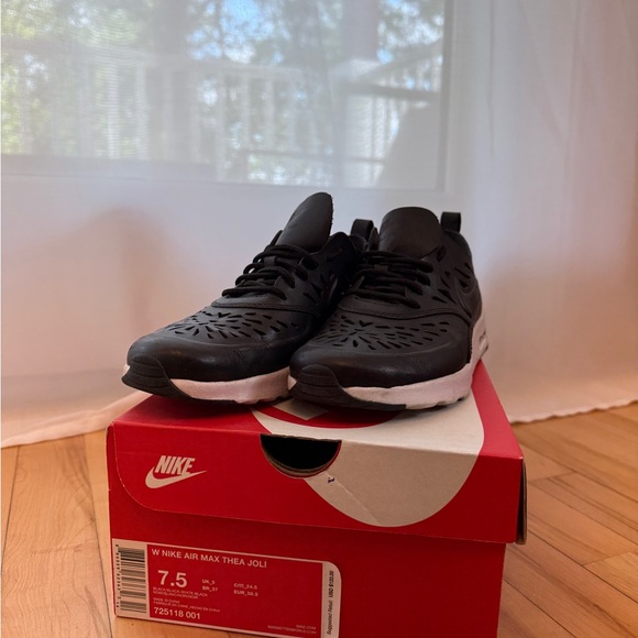 Nike Air Max Thea Joli Black Athletic Shoes - Picture 1 of 5